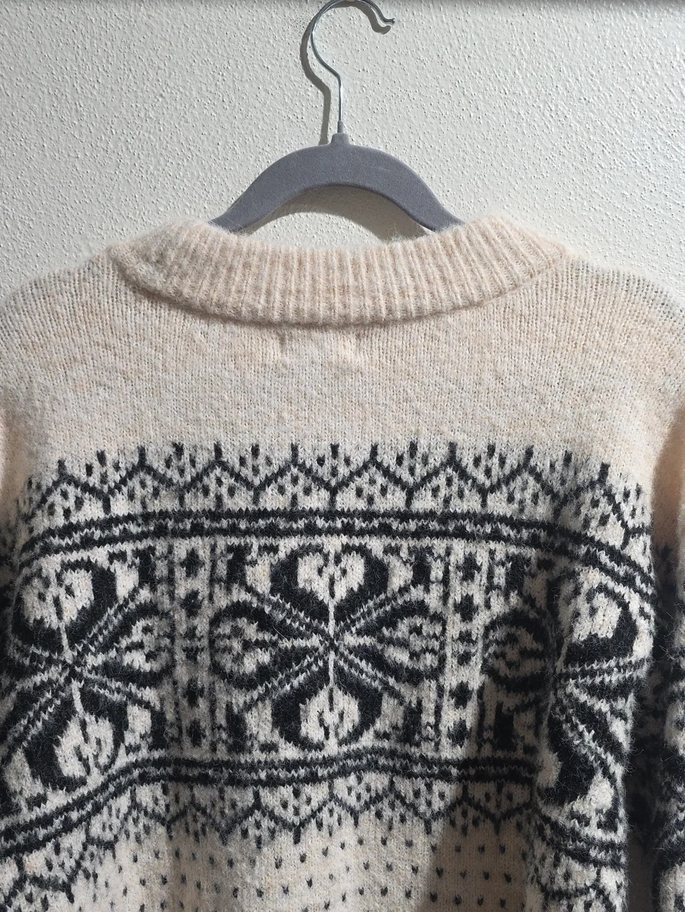 NWT Universal Threads Soft Fuzzy Alpine Sweater